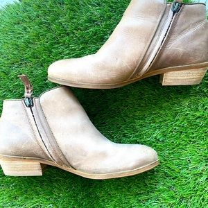 Softwalk Rocklin short distressed brown boots- 8